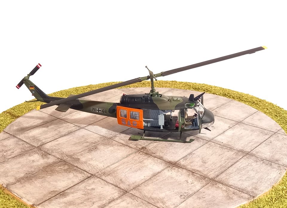 Roco Minitanks Bell UH-1D SAR 1:87 H0 in Siegen