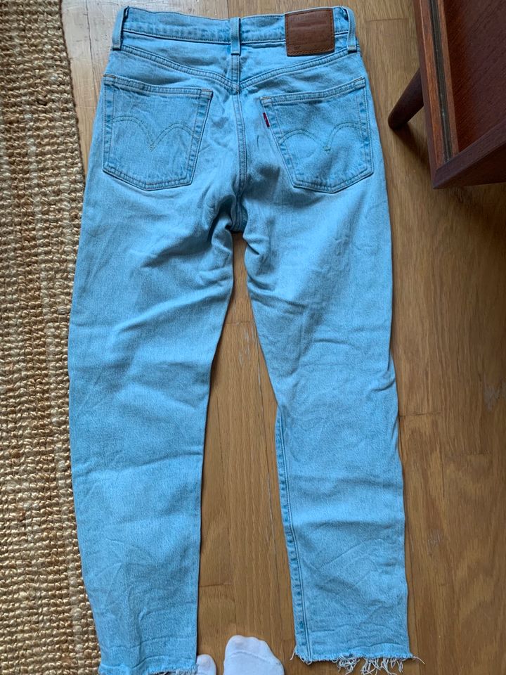 Levis jeans 501 crop hellblau 25/28 in Köln