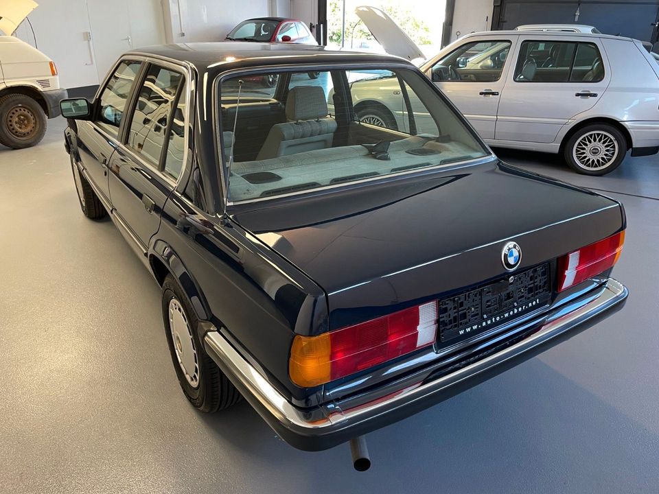 BMW 325 LIM*ETA*6 ZYLINDER*KD´S*BRD*OMA´S LIEBLING* in Sindelfingen