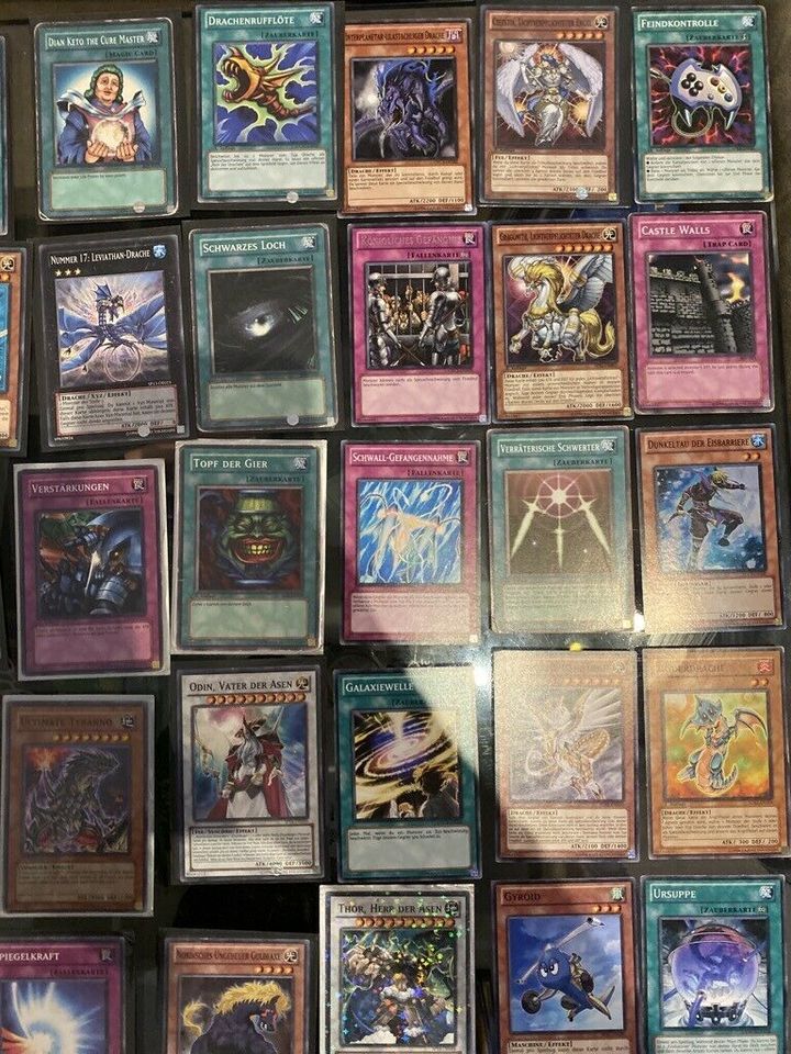 Yu-Gi-Oh karten mit Hülle abzugeben in Mering