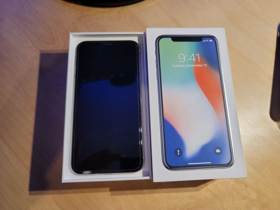 iPhone X 10 256GB Weiss-Silber mit viel Zubehör Wie NEU in Schwäbisch Gmünd