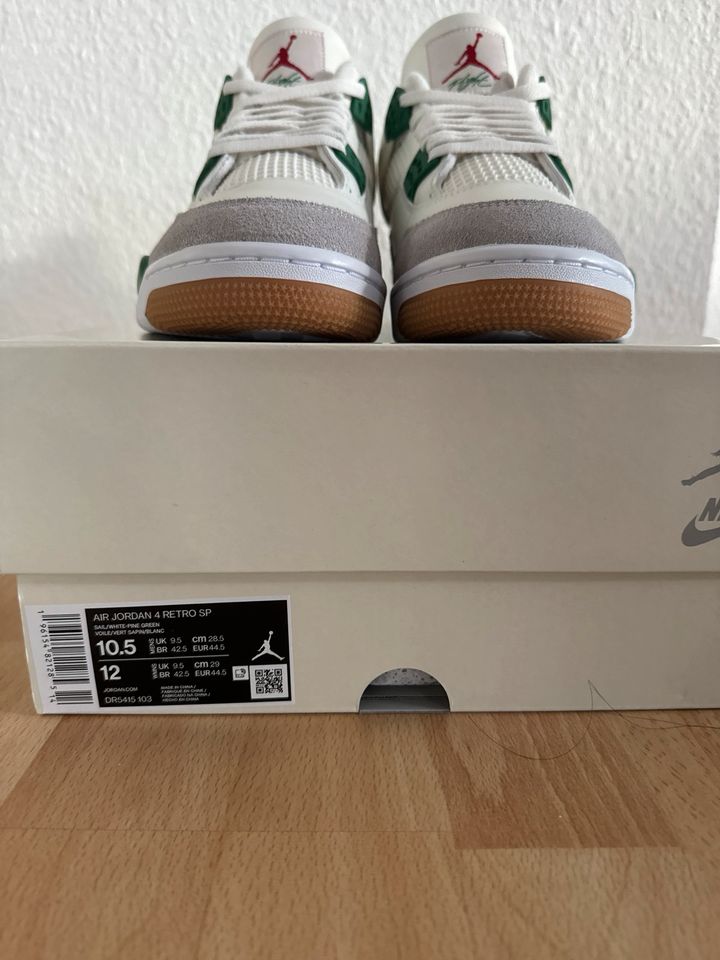 Air Jordan 4 Retro SB Pine Green in Mainz