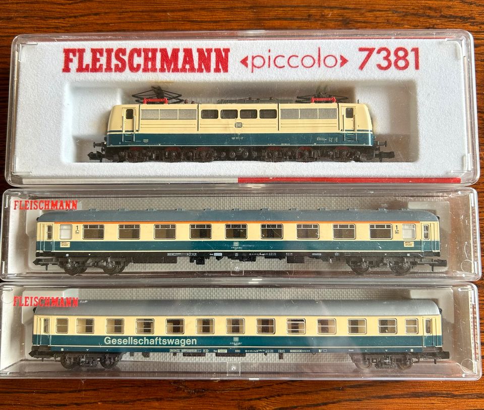 Fleischmann Piccolo E-Lok 7381 + 2 Waggons in Hannover