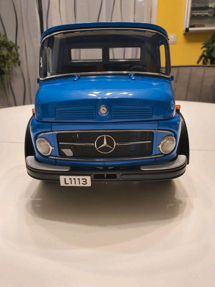 Modellauto 1:12  Mercedes L1113 in Berlin