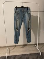 Pull & Bear jeans Slim Fit mit cut outs Größe 36 Brandenburg - Kyritz Vorschau