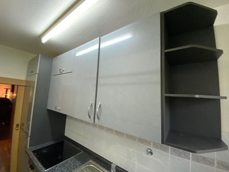 Küche Küchenzeile Einbauküche Küchenschrank mit E-Geräten in Essen