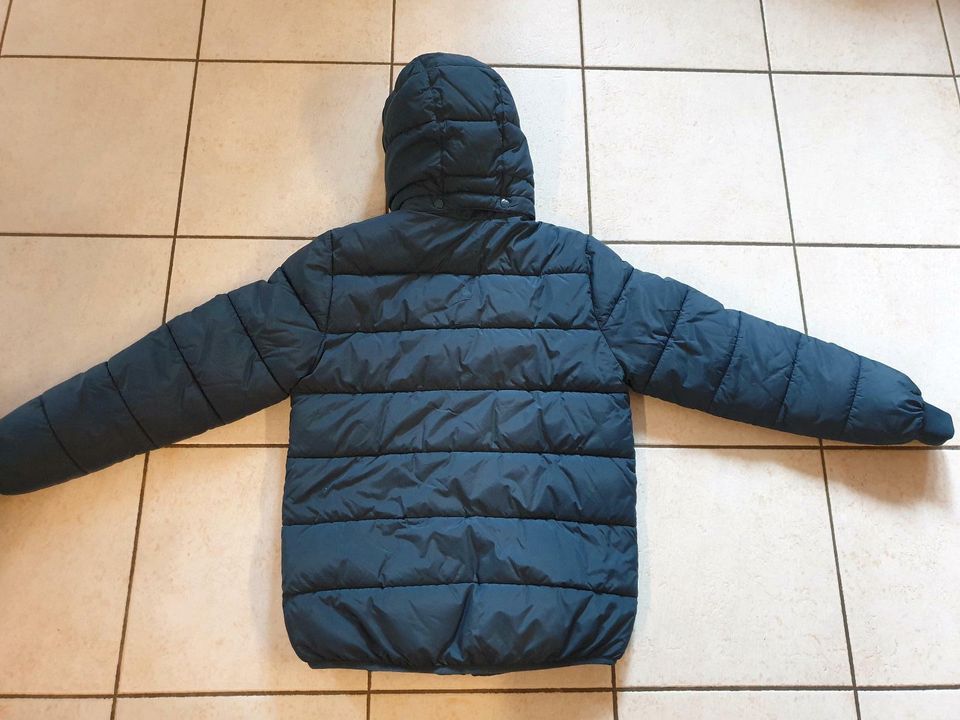 H&M Winterjacke Gr. 158 dunkelblau Kapuze abnehmbar in Berlin