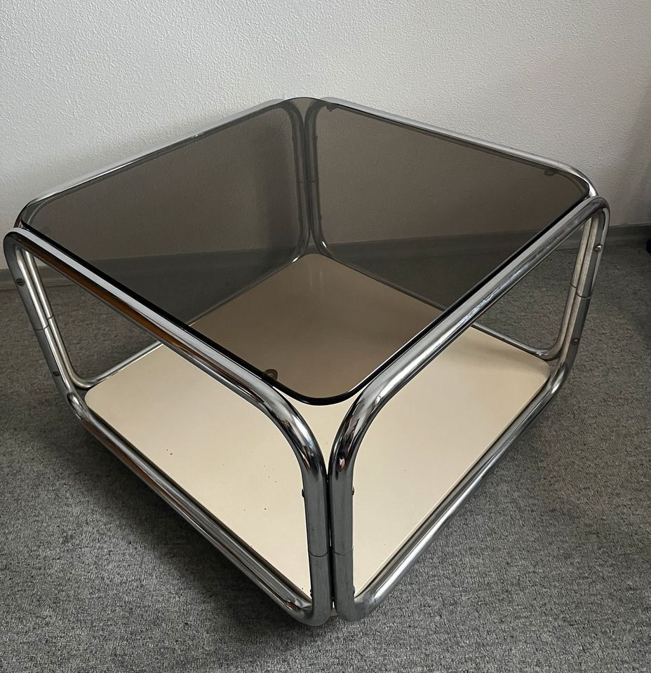 Tisch Rauchglas, 65x65 H ca. 44, auf Rollen, Vintage in Teisendorf