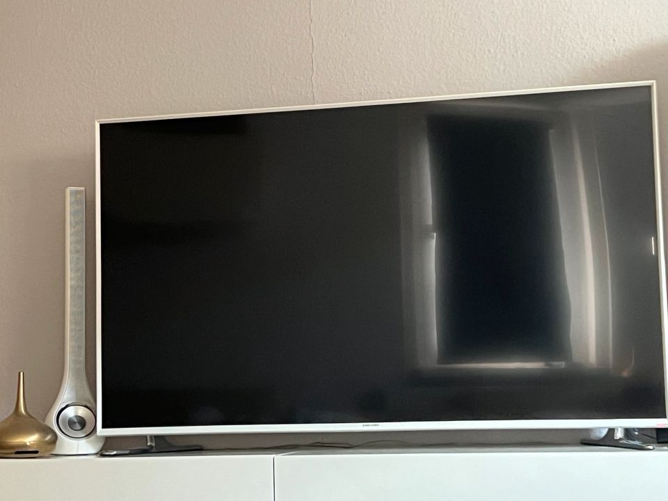 Samsung Fernseher weiß Smart TV 48 Zoll in Bad Homburg