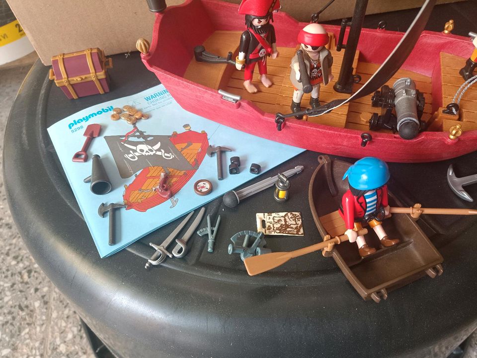Piraten Segelschiff mit Beiboot Playmobil 5298 in Suhl
