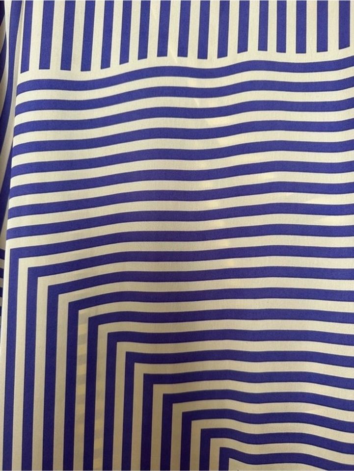 Midi Satin Hemd-Blusenkleid mit geometrischem Muster in Lemwerder