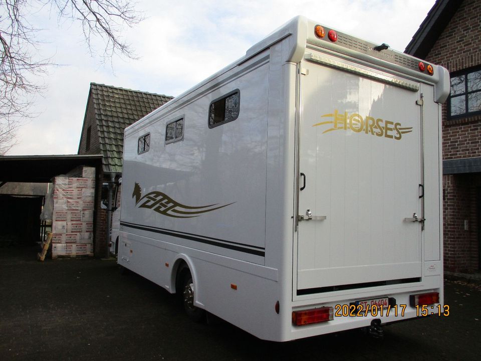 Mercedes-Benz Pferdetransporter in Gütersloh