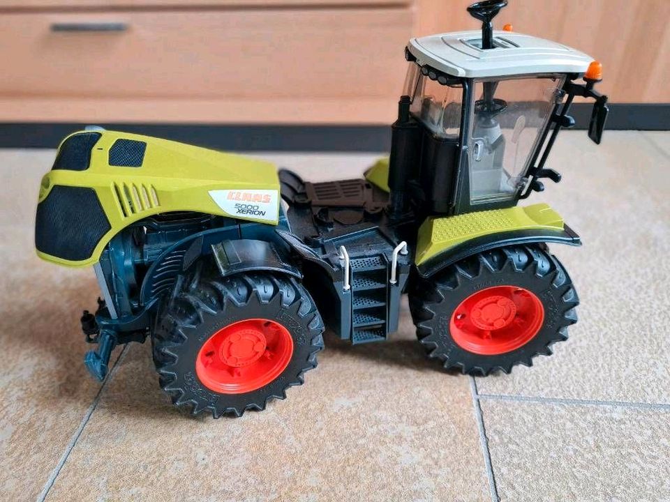 Bruder Konvolut Traktor in Ehingen