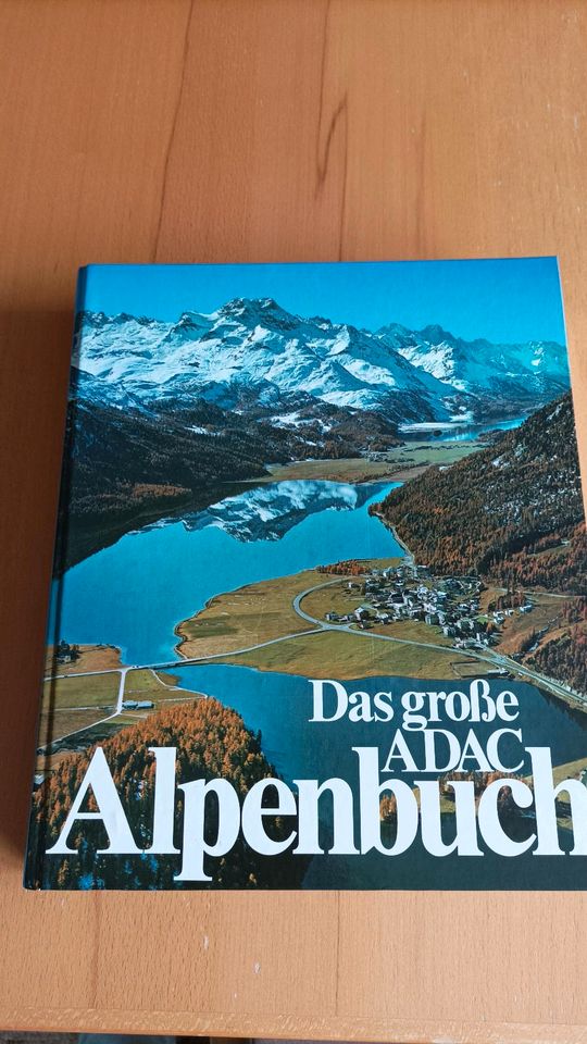 Das große ADAC Alpenbuch in Neuffen