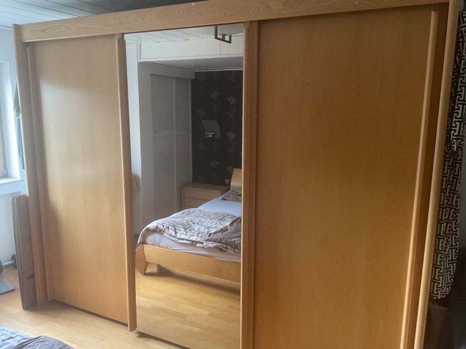 Schlafzimmer/ Schrank / Sideboard / Nachttisch in Hettstadt