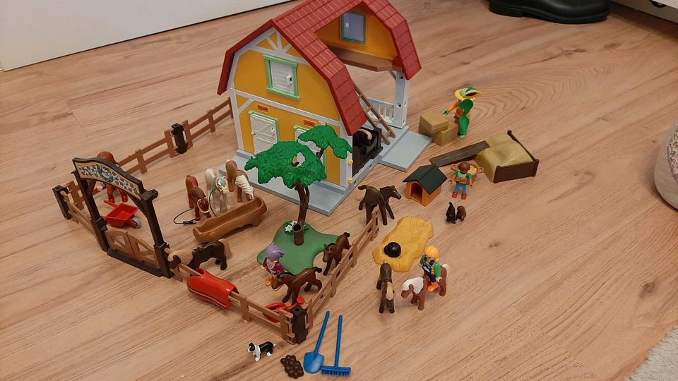 Playmobil Bauernhof plus Pferdekoppel in Saarbrücken