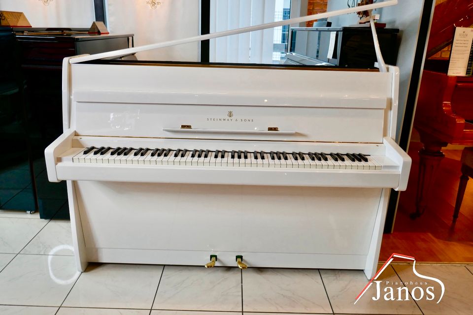 Steinway & Sons Klavier ✱ Modell F-104 ✱ Hamburger Produktion in Königsbrunn