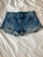 Review Shorts/kurze Hose/Hotpants blau Größe XS Hessen - Friedberg (Hessen) Vorschau