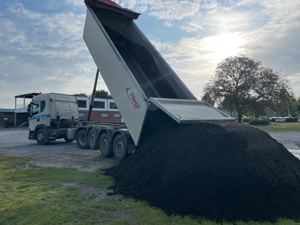 Gesiebter Mutterboden Muttererde Oberboden Erde Gartenerde Humus in Schloß Holte-Stukenbrock