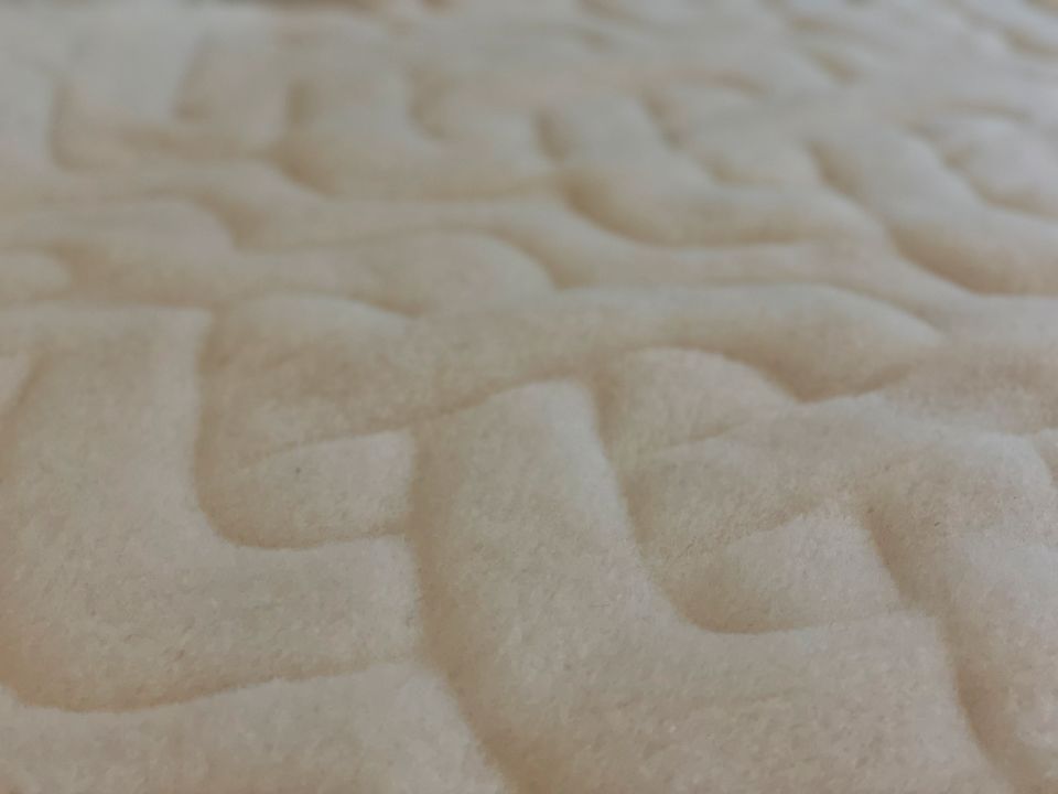 Wolldecken aus schleswig-holsteinischer Deichschafwolle Wolldecke Graphitgrau Wikingermuster regionale Schurwolle in Meggerdorf
