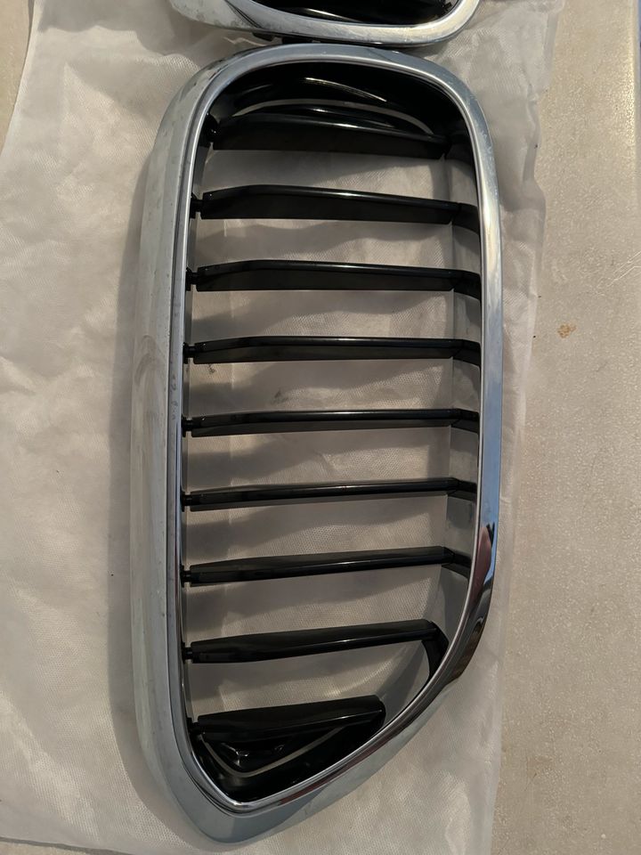 BMW 5er G30 G31 G38 Front Niere Grill in Holzminden