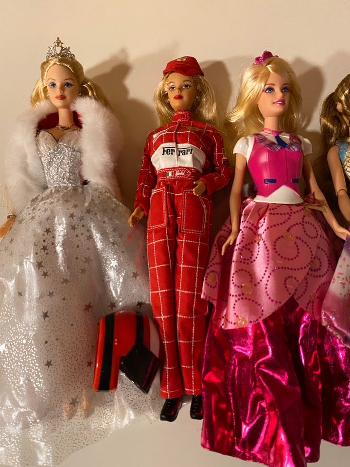 10 Barbie Puppen NEU Ferrari Barbie Prinzessin Happy Holiday in Saarbrücken
