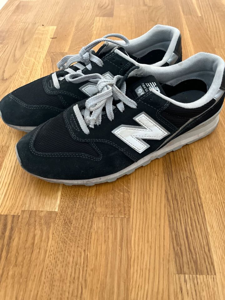 Sneakers von new Balance, 996, Größe 40, schwarz mit grau in Pinzberg