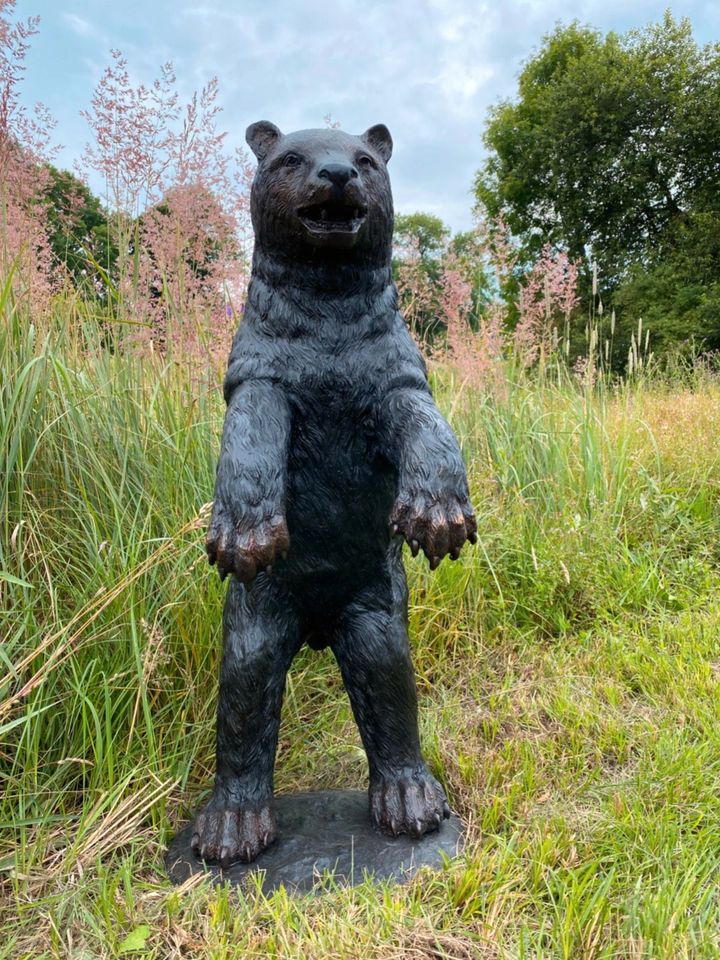 Stehende Bärenfigur aus Bronze - Dekofigur Bär in Berlin