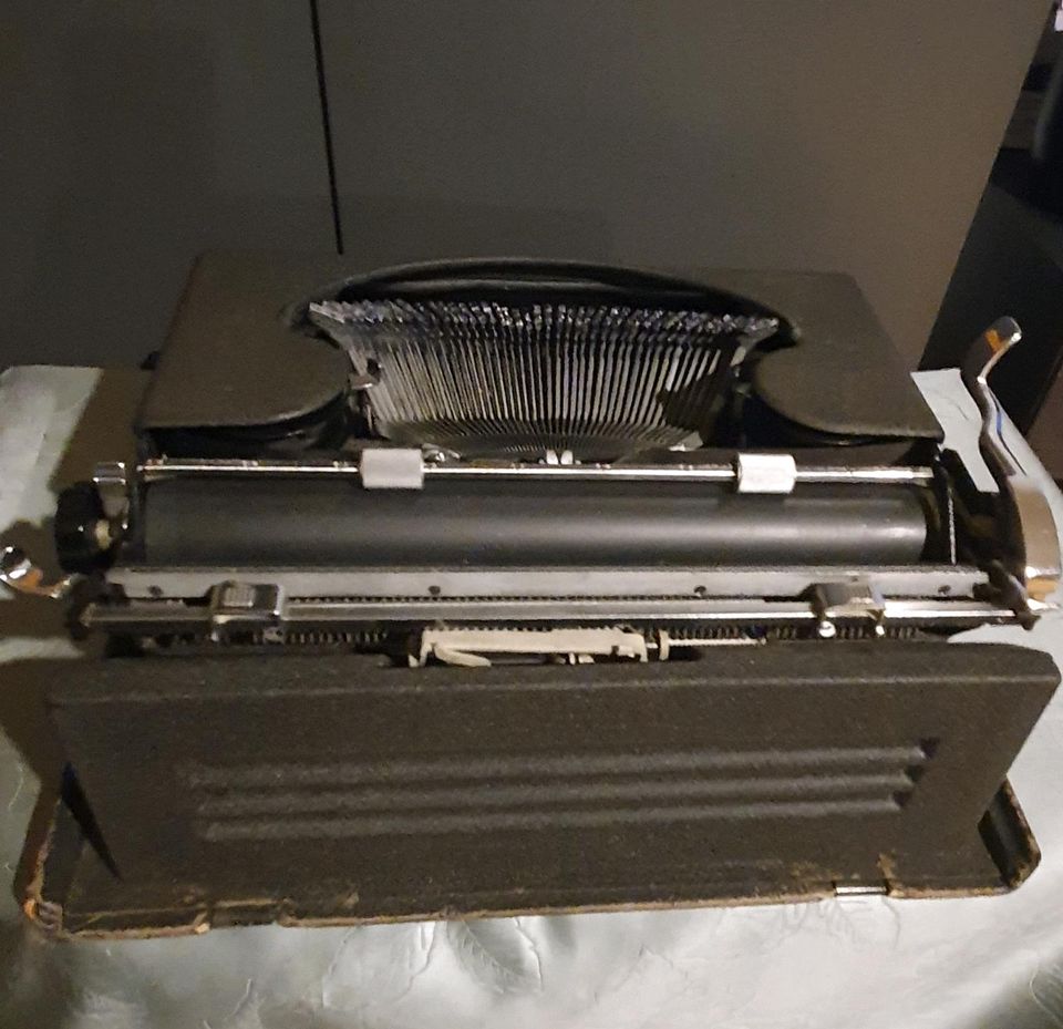 Olivetti Studio 42 Schreibmaschine in Potsdam