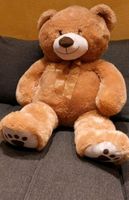 Geschenk / Teddy / Stoffteddy / Plüsch / 100 cm hoch Hessen - Dreieich Vorschau