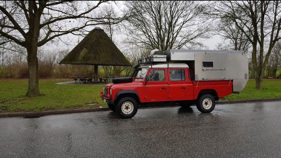 Landrover Defender TD5 130 mit Aufsetzkabine in Evessen