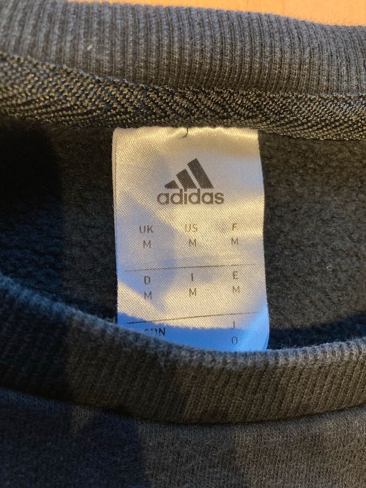 ADIDAS Sweatshirt M schwarz Relaxhose Manguun kariert M/50 in Worms