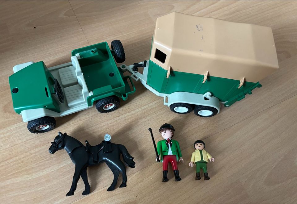 Playmobil Jeep mit Pferdeanhänger, Pferd, Reiter + Figur in Wuppertal