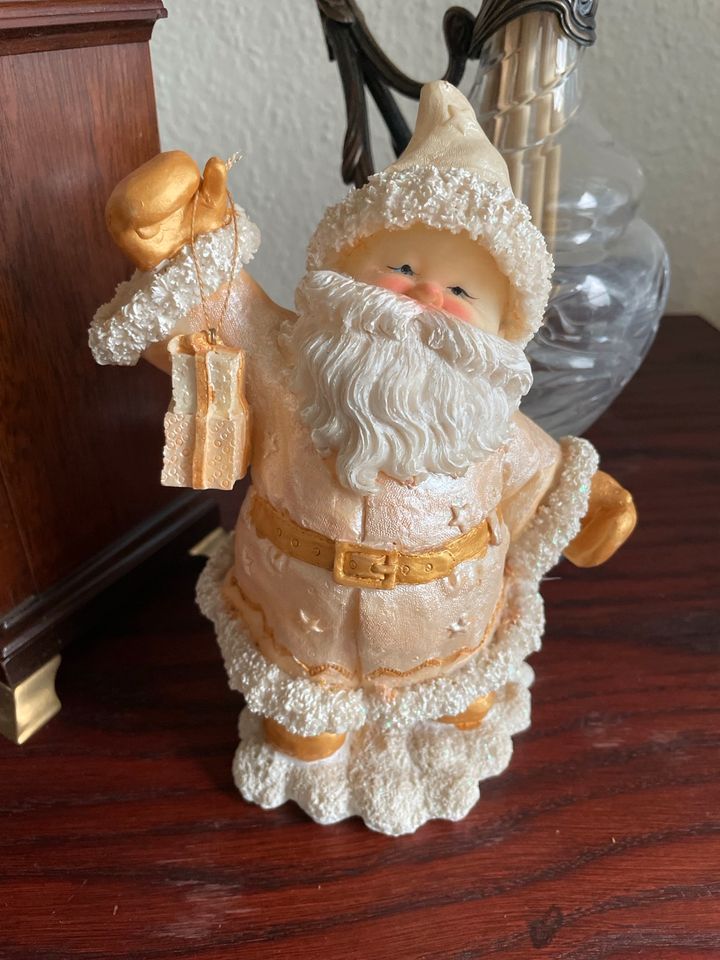 Weihnachten Deko Figur Weihnachtsmann Nikolaus in Großkrotzenburg