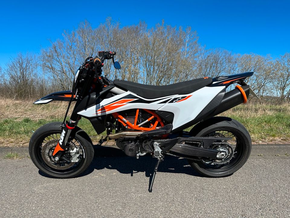 KTM SMC-R 690 Neuzustand / Powerparts / Garantie / Carbon / Remus in Wuppertal