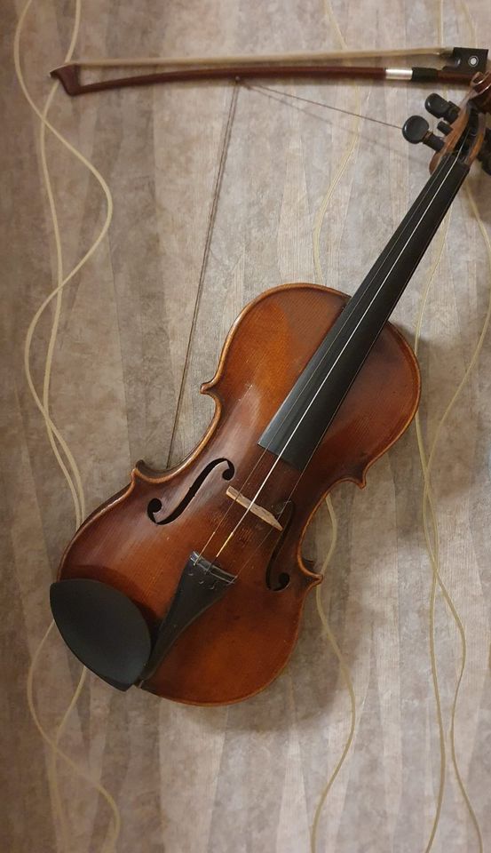 Antike Geige aus dem Vogtland vom Ende des 19.Jahrhundert in Löningen