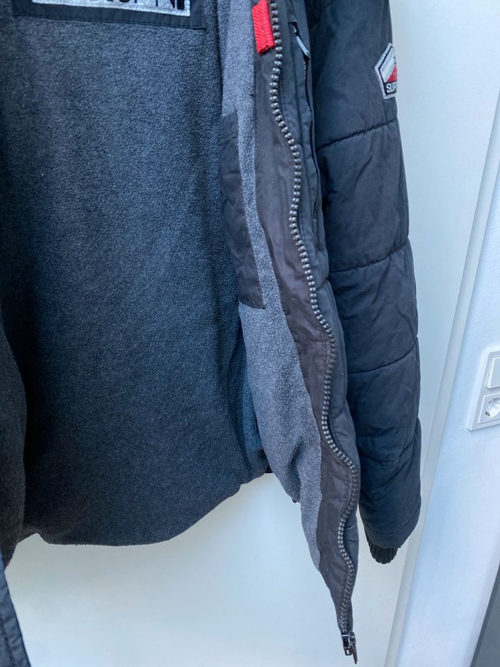 SUPERDRY schwarze Winterjacke Herren Größe L( eher M) in Solingen