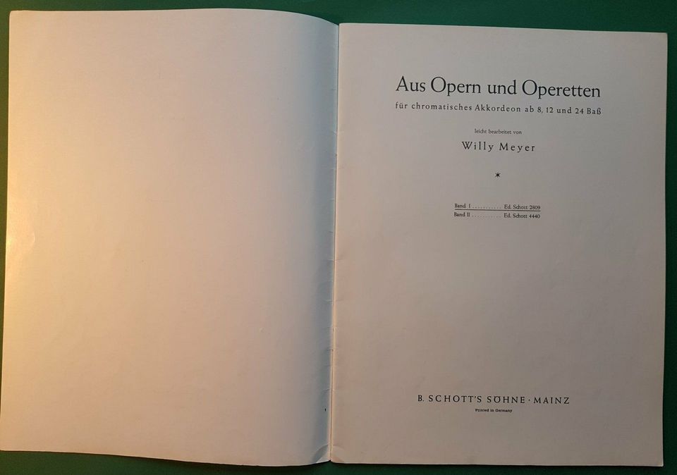 Aus Opern und Operetten - für Akkordeon. Bearb: W. Meyer. Bd. 1 in Hannover