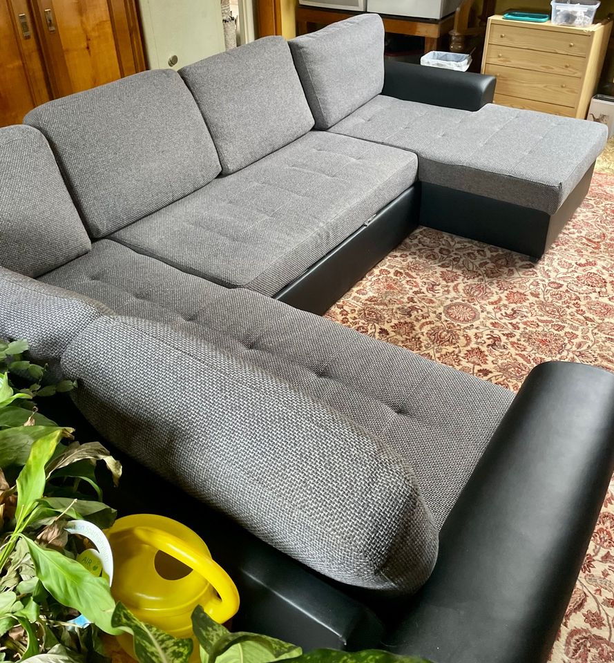 Große  Couch mit Schlafauszug 320 x 160 x 200 cm Sitzfläche 60 cm in Keltern