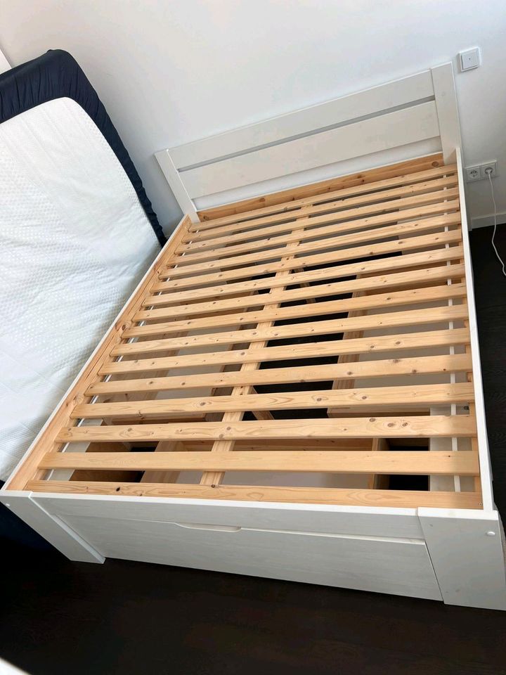 Ikea Hemnes Bett 160x200 komplett mit Lieferung in Berlin