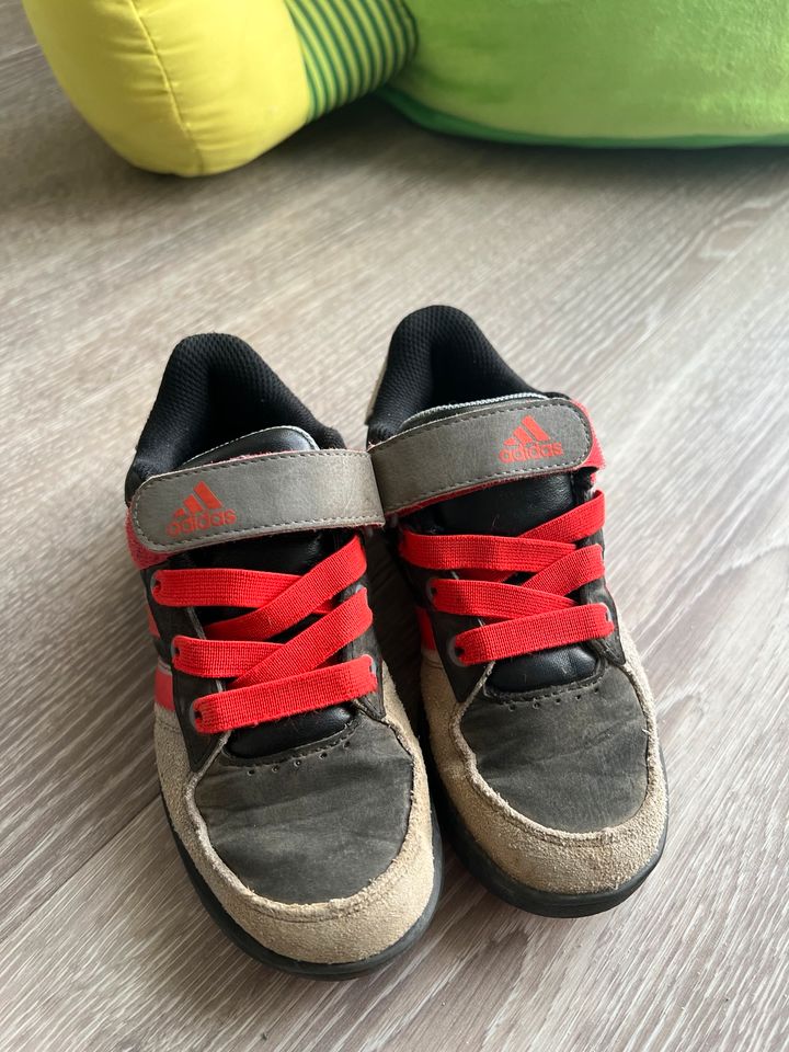 Sneaker Adidas 30 ortholit in Grüna (Sachsen)