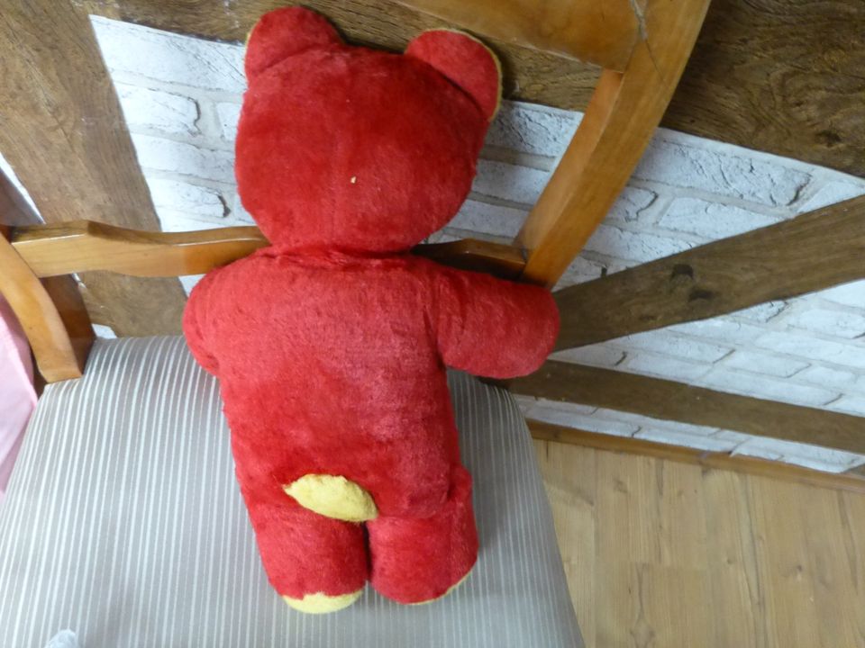 DDR  alter roter    Teddy Kult in Herbsleben