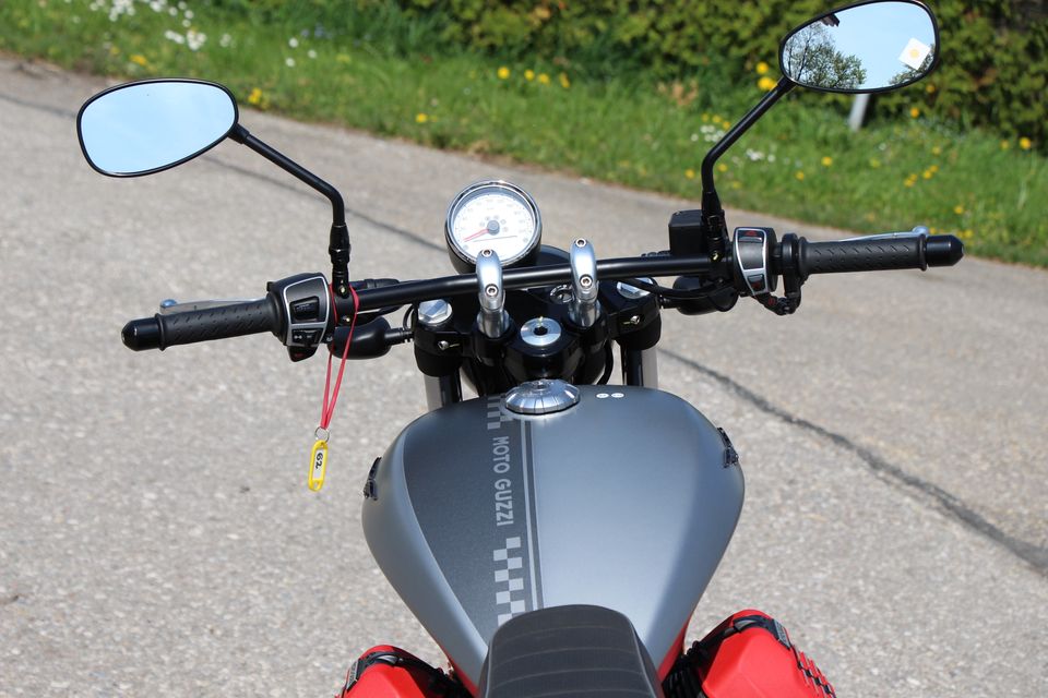 Moto Guzzi V9 Bobber Top Zustand + Bike Ankauf + Finanzierung in Dachau