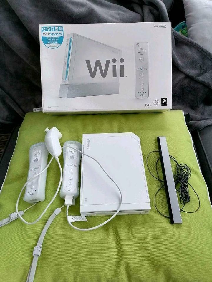 Nintendo Wii mit Zubehör, neuwertig in Brüggen