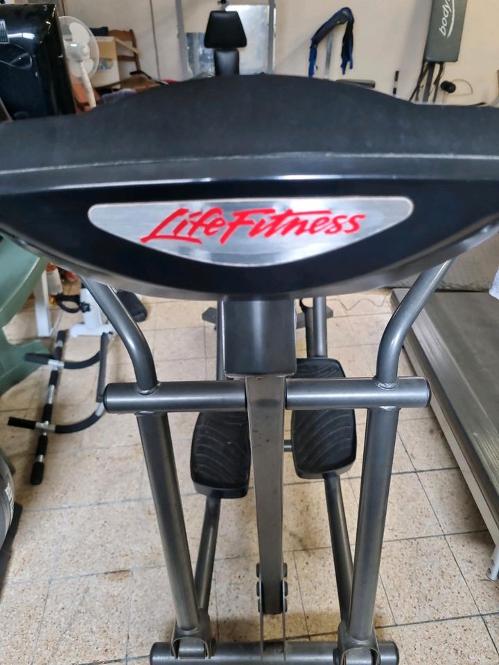 Crosstrainer LifeFitness X1-5 in Villmar