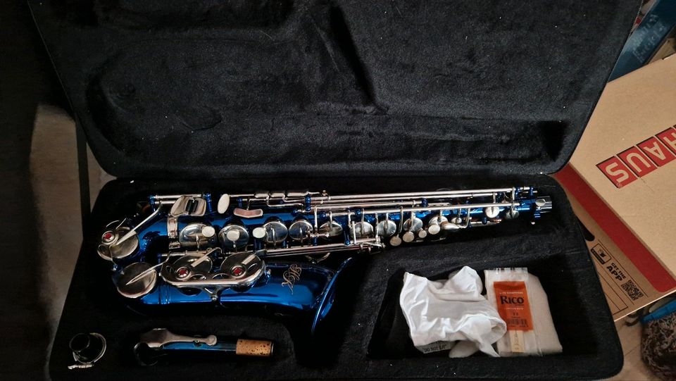 Saxophon Metallicblau in Birkenwerder