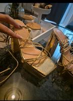Absatz Schuhe in Gold Düsseldorf - Wersten Vorschau