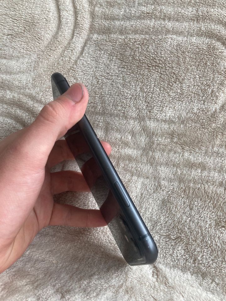 iPhone 11 Schwarz in Alfter