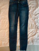 ONLY Jeans dunkelblau Größe M Hessen - Bad Orb Vorschau