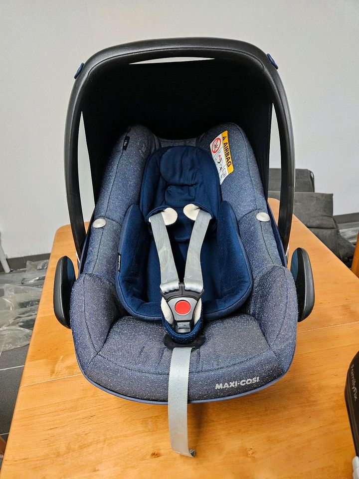 Maxicosi Kindersitz/ Autositz mit Neugeborenen Einsatz & 2Station in Bendorf